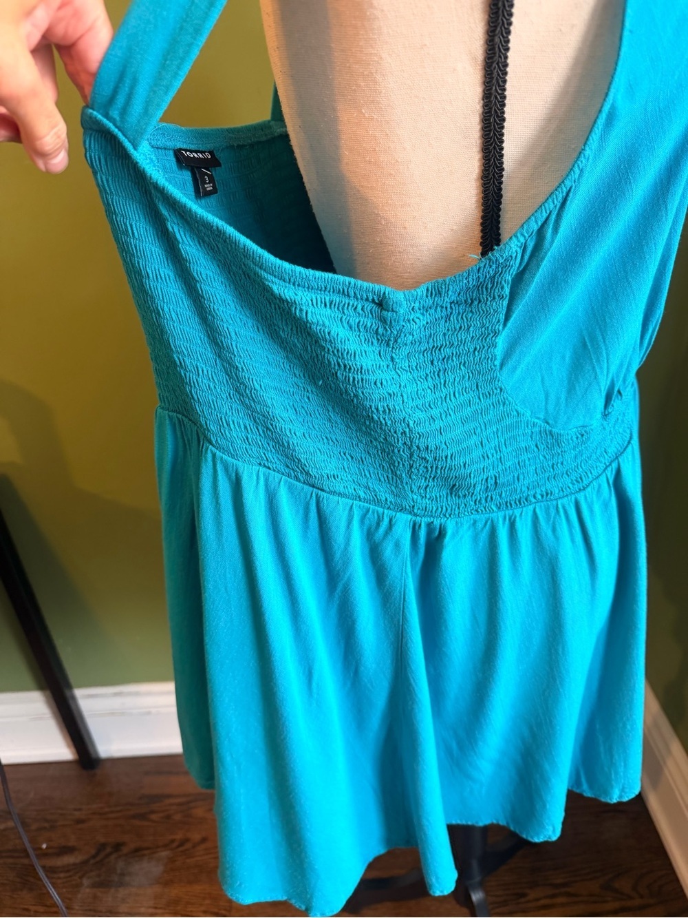 torrid Teal Scoop-Neck Button Front Tank - Picture 4 of 11